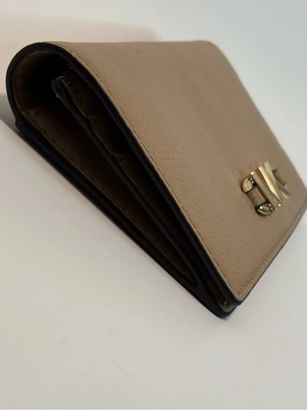 MICHAEL KORS ($158) Izzy Large Slim Wallet in Camel Pebbled Leather (Retail)